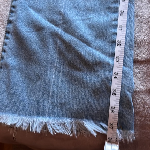 Womens light blue jeans, lightly loved and nice fit - Picture 3 of 6